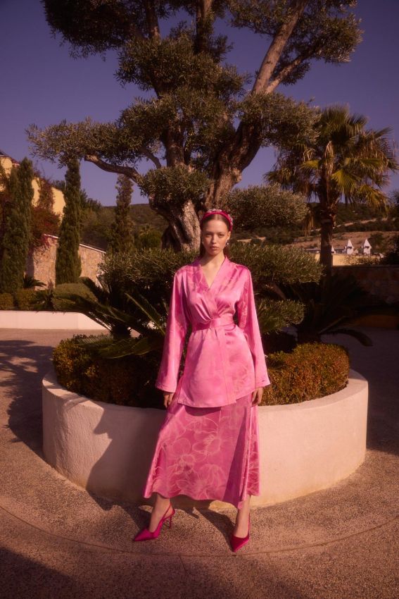 CELESTE PEMBE KIMONA 